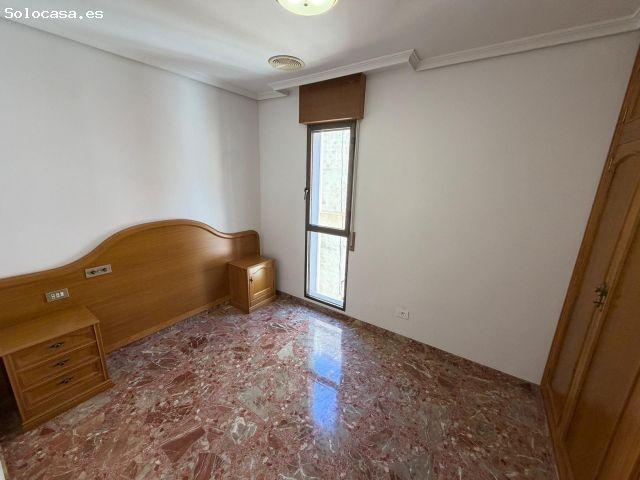 Casa en Almassora con cinco dormitorios y garaje