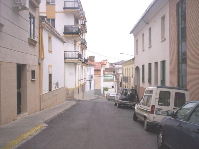CASA EN ALQUILER CON PATIO,SITUADA EN LA ZONA DE PLAZA ITALIA