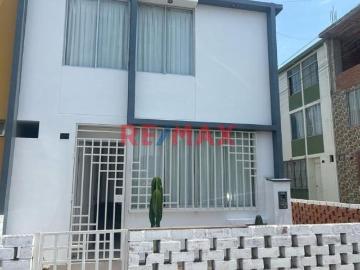 Casa En Alquiler De 2 Pisos En Residencial Magisterial El Golf