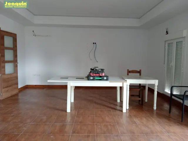 Casa en alquiler en Alcolea