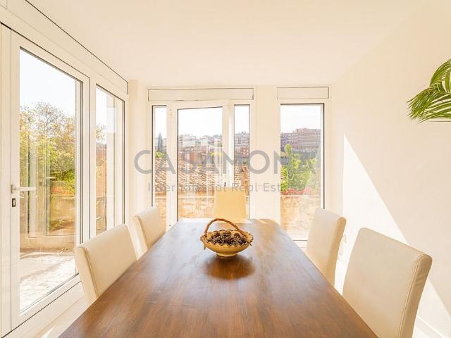 Casa en alquiler en Barcelona, de 200 m² 8 habitaciones por 7.140