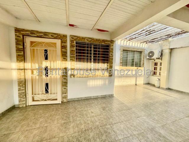 Casa en Alquiler en Caja de Agua, Punto Fijo