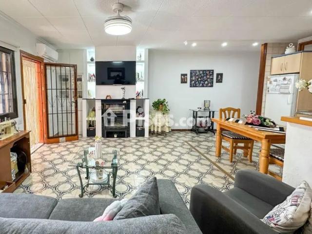 Casa en alquiler en Calle Almoradi