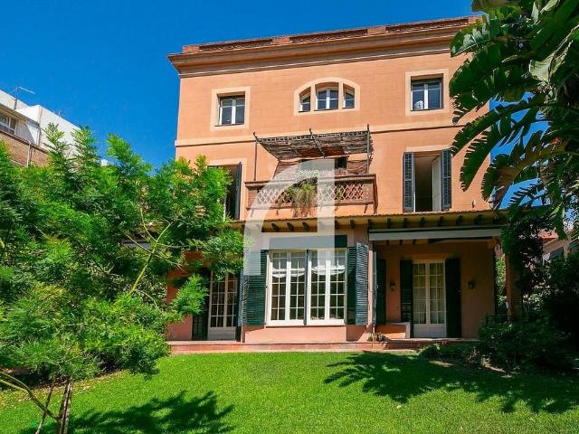Casa en alquiler en calle De Les Escoles Pies, Barcelona, de 825 m² 4 habitaciones por 25.000 €