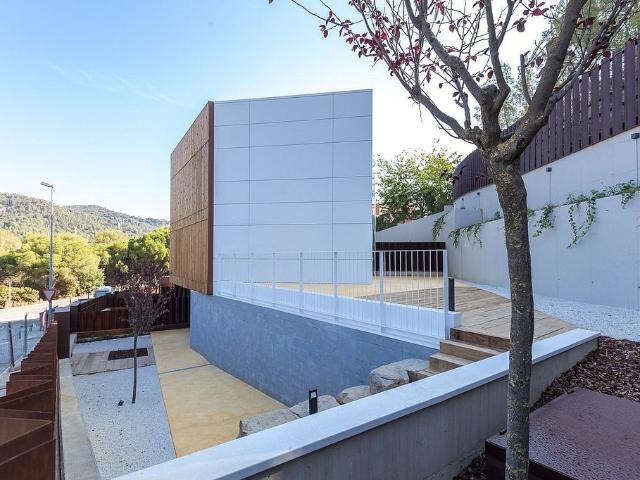 Casa en alquiler en calle De Rosa Sensat, Sant Just Desvern, de 120 m² 3 habitaciones por 3.420