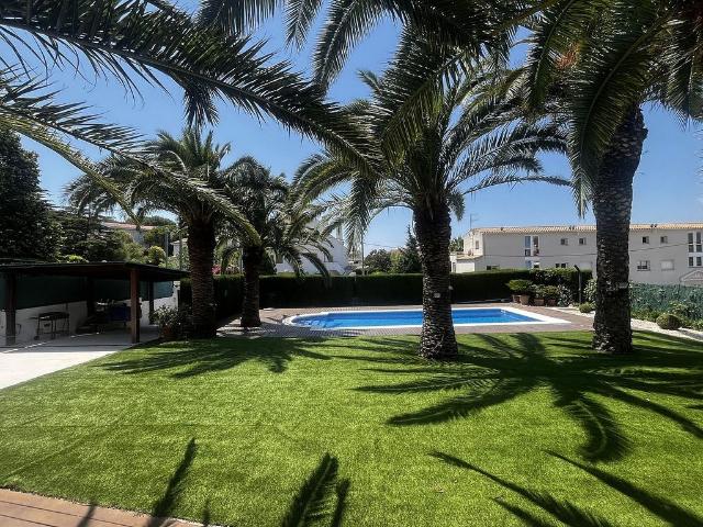 Casa en alquiler en calle Pinell, Castell Platja d´Aro, de 240 m² 4 habitaciones por 22.000