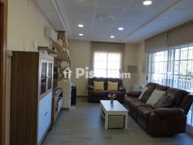 Casa en alquiler en Carrer d'Àries