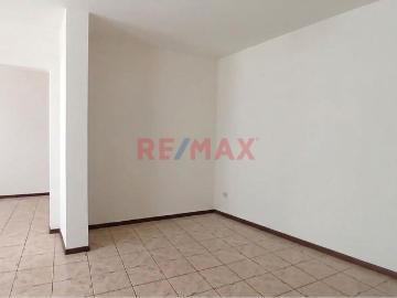 Casa en alquiler en Cayma a S/2,800 al mes