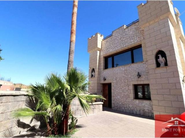 Casa en Alquiler en Coín