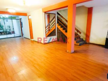 Casa en alquiler en Lurigancho a S/2,300 al mes