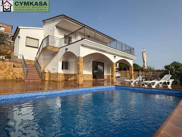 Casa en alquiler en Lloret de Mar, de 100 m² 4 habitaciones por 2.950