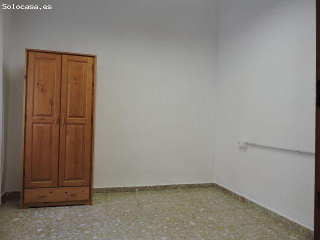 Casa en alquiler en Puzol de 4 habitaciones con techos altos