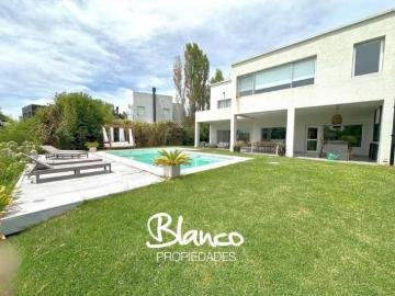 Casa En Alquiler En Santa Clara Villanueva Tigre de 450 m m