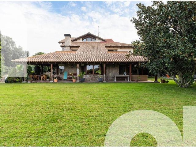 Casa en alquiler en Santa Eulàlia de Ronçana, de 384 m² 5 habitaciones por 4.800