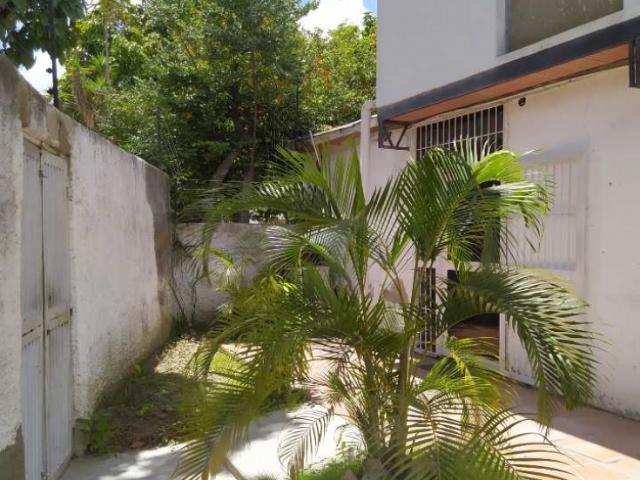 CASA EN ALQUILER O VENTA URB. LA TRINIDAD ZONA COMERCIAL