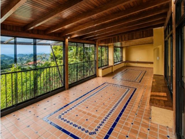 CASA EN ALQUILER URB PRADOS DEL ESTE