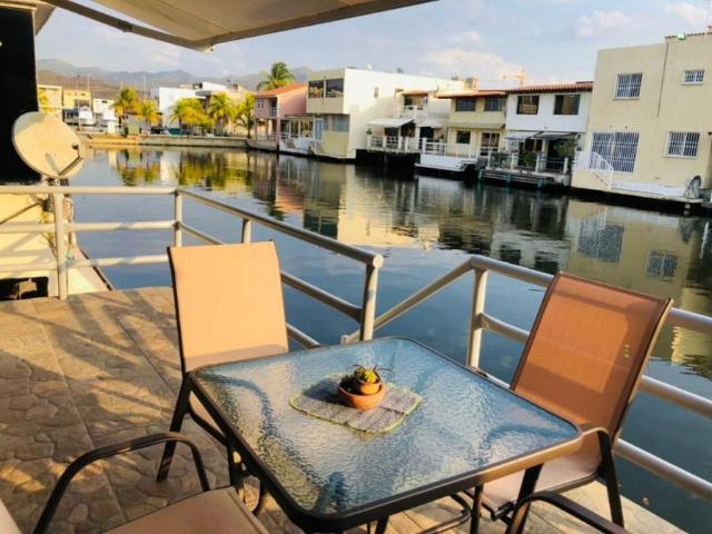 Casa en Alquiler vacacional en Lechería Lecheria Anzoátegui 204 m2. 3 hab