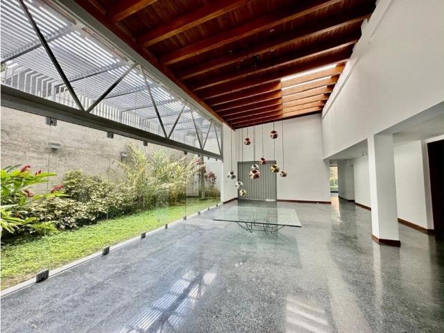 Casa en alquiler 1000m2 4H+S/4.5B+S/4P Altamira