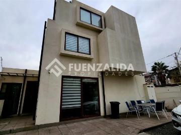 Casa en arriendo de 3 dorm. en las condes