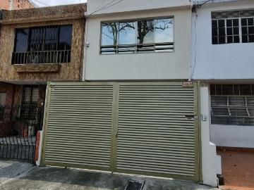 Casa En Arriendo En Cali En Champagnat A5797