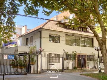 Casa en Arriendo en Casa Comercial para Oficina en Suecia con Lota Terreno 720 m2, Providencia