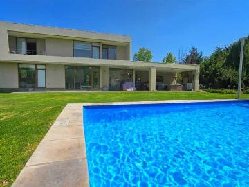 Casa en Arriendo en Colina 4 dormitorios 5 baños