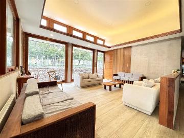 Casa en Arriendo en Colina 5 dormitorios 4 baños
