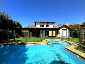 Casa en Arriendo en Colina 5 dormitorios 5 baños