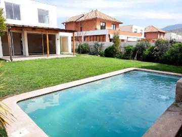 Casa en Arriendo en Colina 3 dormitorios 3 baños