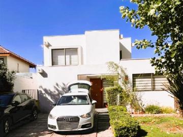 Casa en Arriendo en condominio los nogales