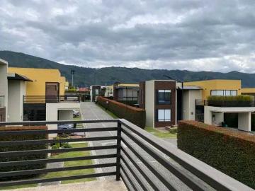 Casa en arriendo en Cota