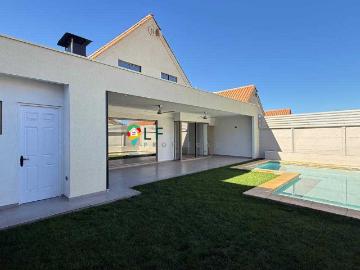 Casa en Arriendo en Huechuraba 5 dormitorios 5 baños