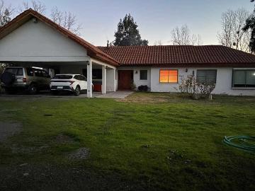 Casa en Arriendo en Isla De Maipo 4 dormitorios 3 baños