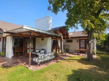 Casa en Arriendo en Las Condes 5 dormitorios 5 baños