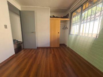 Casa en Arriendo en Peñalolén 4 dormitorios 2 baños