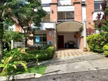 Casa en arriendo Envigado, Antioquia
