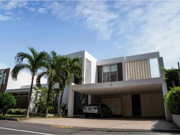 Casa en arriendo, La floresta