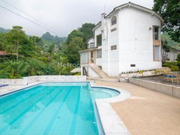 Casa en Arriendo, Loma Del Chocho, Envigado