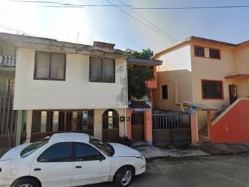 Casa en BERNARDO SIMONIN 703, VISTA MAR, COATZACOALCOS, VER. JFE