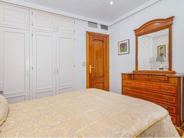 CASA EN BOLA DE ORO