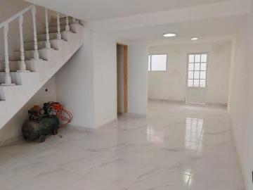 Casa en Bosques del Valle II, recién remodelada