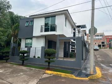 Casa en Bosques la Gloria recién remodelada