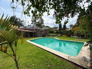 Casa en Cuernavaca en venta con jardín Privado en residencial