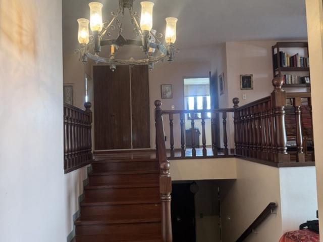 CASA EN CUMBRES DE CURUMO A REMODELAR CON AMPLIOS JARDINES Y ANEXO