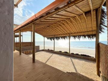 Casa en Canoas de Punta Sal frente al mar