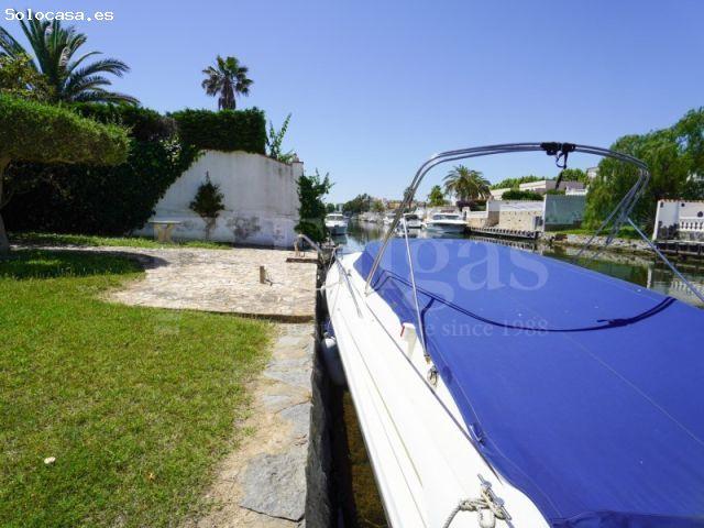 Casa en canal ancho con amarre de 12,5 m y muchas posibilidades