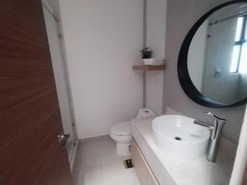 Casa en cerrada con amenidades en boulevard principal