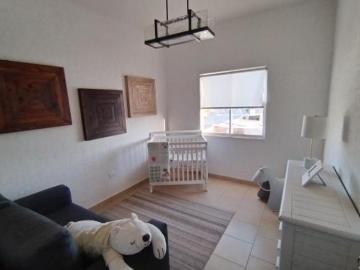 Casa en cerrada al Ote. de la ciudad