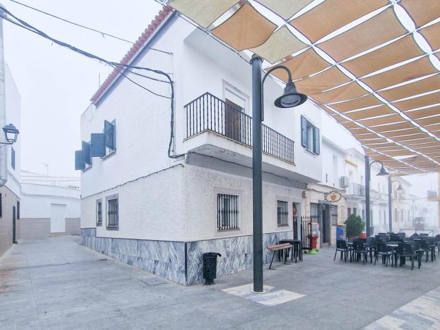 CASA EN CHELES CON 6 HABITACIONES, TERRAZA Y BUHARDILLA