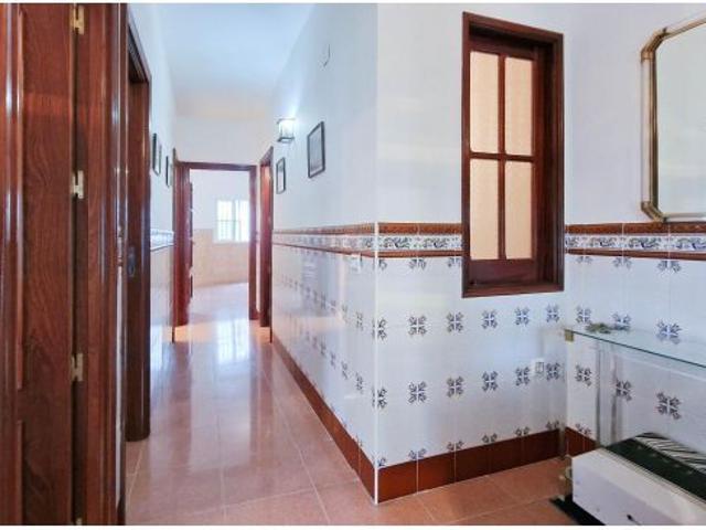 CASA EN CHELES CON 6 HABITACIONES, TERRAZA Y BUHARDILLA